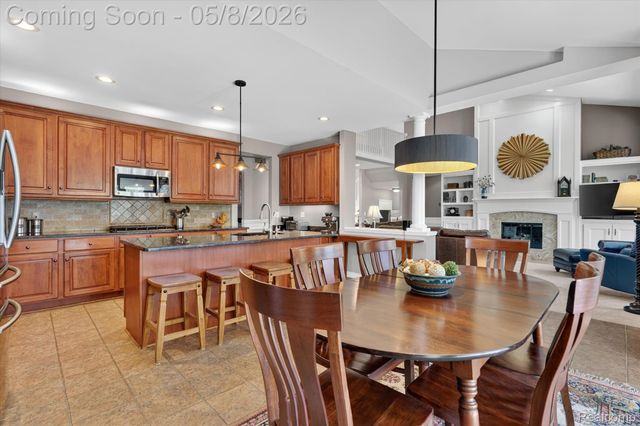 458 Kent Way, White Lake Charter Township, MI 48383