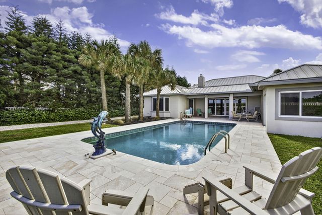 77 N Beach Road, Jupiter Island, FL 33455