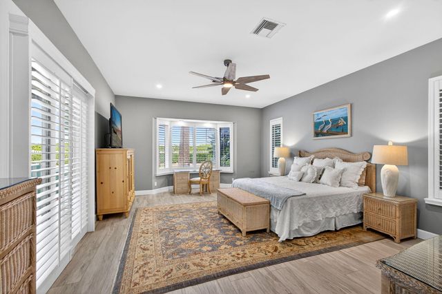 77 N Beach Road, Jupiter Island, FL 33455