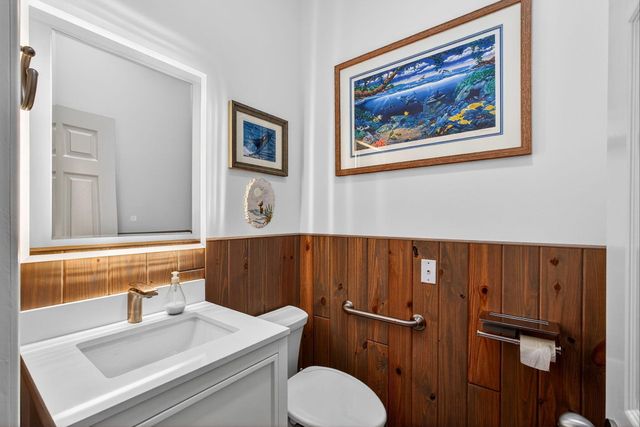 77 N Beach Road, Jupiter Island, FL 33455