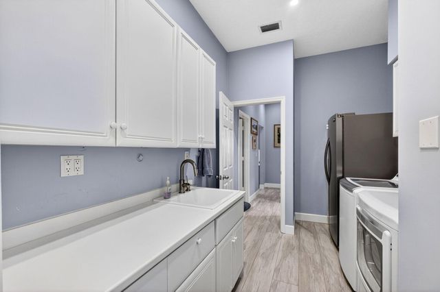 77 N Beach Road, Jupiter Island, FL 33455