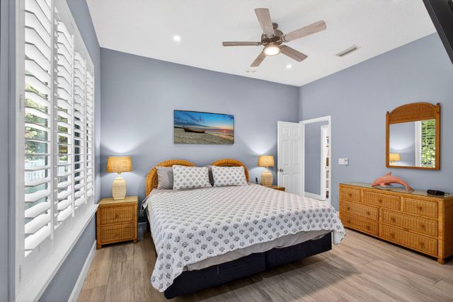 77 N Beach Road, Jupiter Island, FL 33455