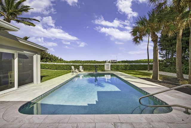 77 N Beach Road, Jupiter Island, FL 33455