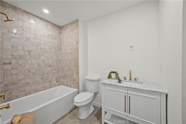 1045 N Alexandria, Los Angeles, CA 90029