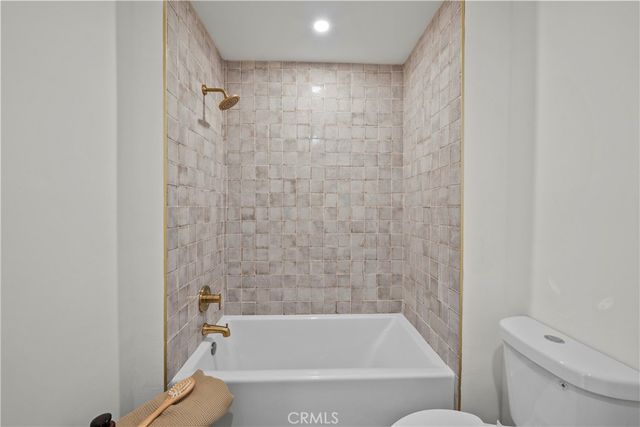 1045 N Alexandria, Los Angeles, CA 90029