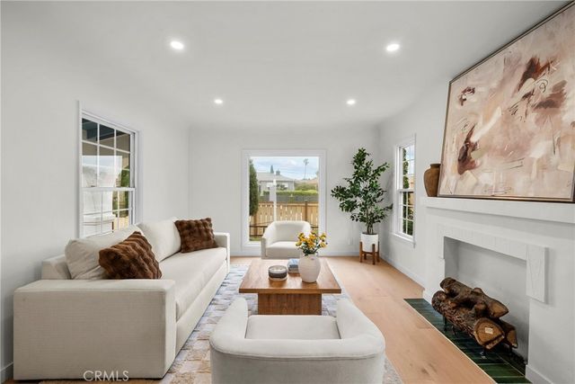 1045 N Alexandria, Los Angeles, CA 90029