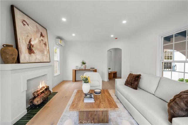 1045 N Alexandria, Los Angeles, CA 90029