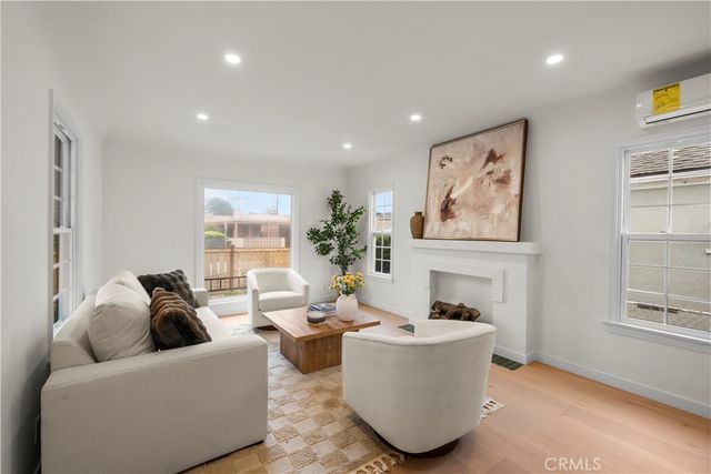 1045 N Alexandria, Los Angeles, CA 90029