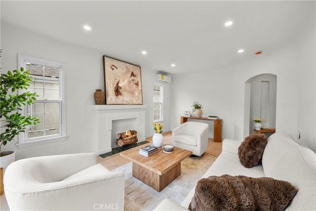 1045 N Alexandria, Los Angeles, CA 90029