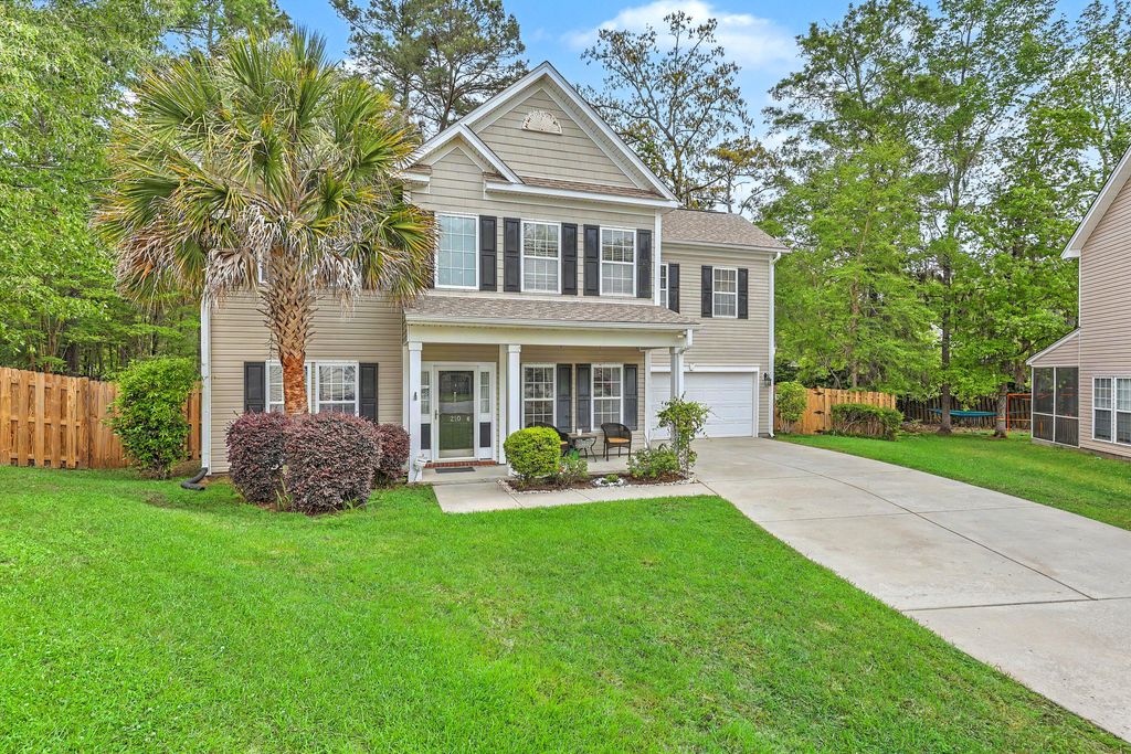 Image 2 of property listing at 210 Curico Lane, Summerville, SC 29483