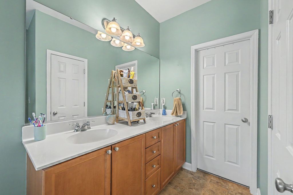 Image 23 of property listing at 210 Curico Lane, Summerville, SC 29483