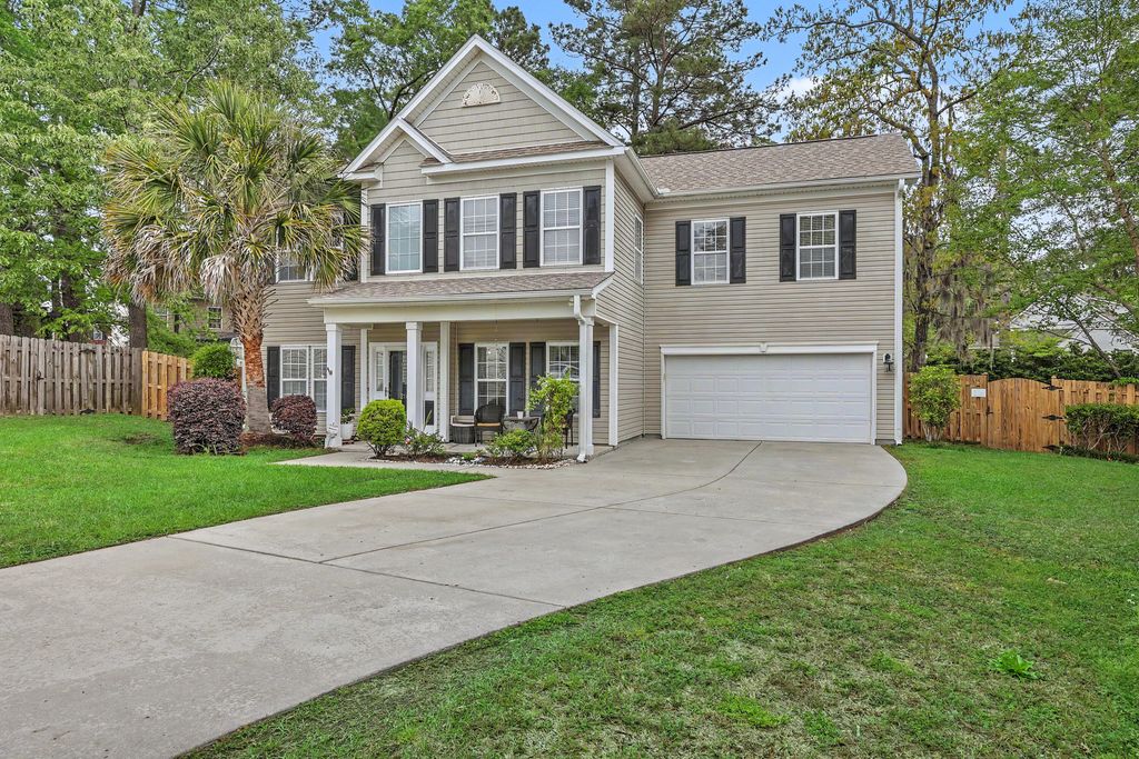 Image 3 of property listing at 210 Curico Lane, Summerville, SC 29483