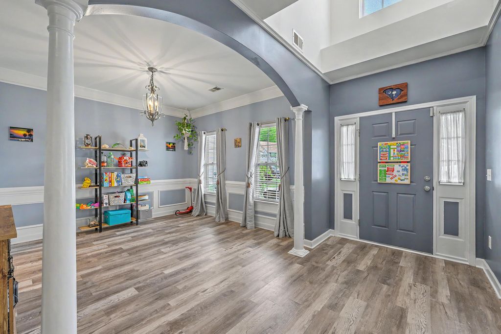Image 6 of property listing at 210 Curico Lane, Summerville, SC 29483