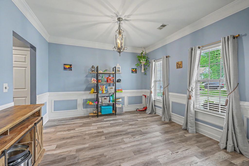 Image 7 of property listing at 210 Curico Lane, Summerville, SC 29483
