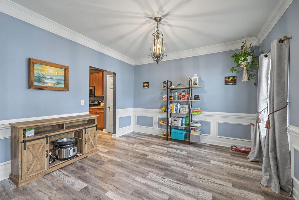 Image 8 of property listing at 210 Curico Lane, Summerville, SC 29483