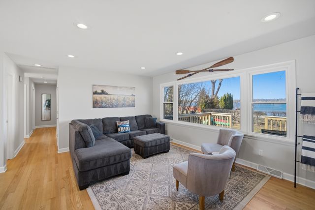 501 E Liberty Street, Wauconda, IL 60084