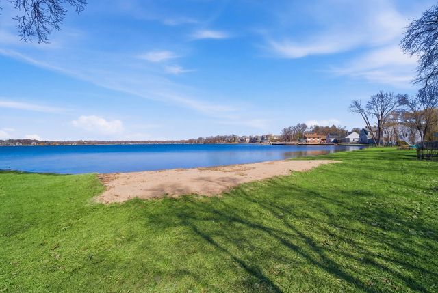 501 E Liberty Street, Wauconda, IL 60084