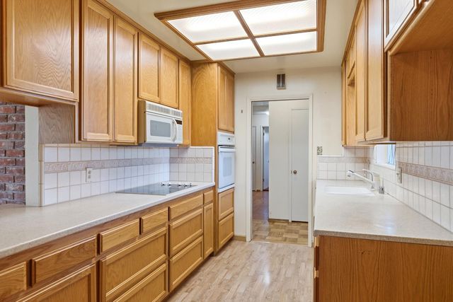 713 Rio Vista Dr, Modesto, CA 95355