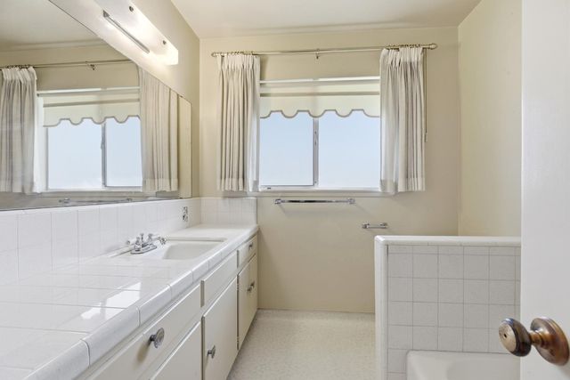 713 Rio Vista Dr, Modesto, CA 95355