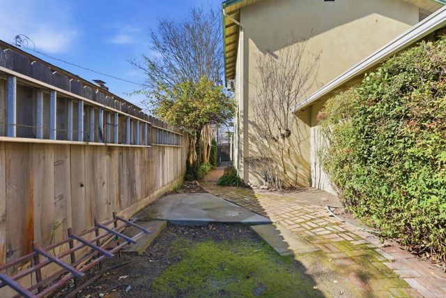 713 Rio Vista Dr, Modesto, CA 95355