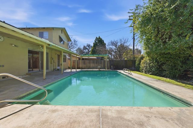 713 Rio Vista Dr, Modesto, CA 95355