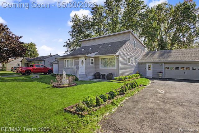 13867 Humphrey Street, Southgate, MI 48195