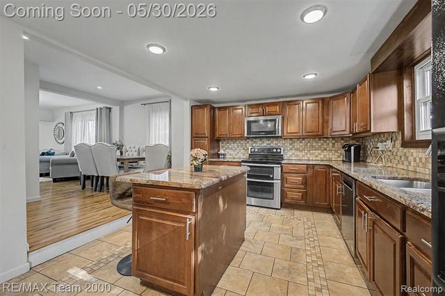 13867 Humphrey Street, Southgate, MI 48195