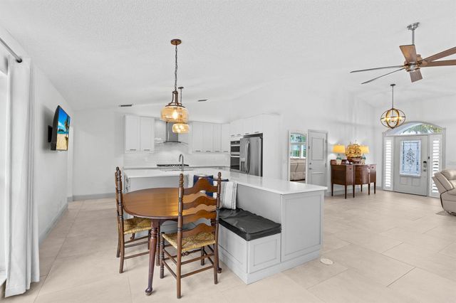 10223 Hunt Club Lane, Palm Beach Gardens, FL 33418