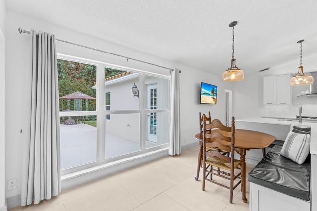 10223 Hunt Club Lane, Palm Beach Gardens, FL 33418