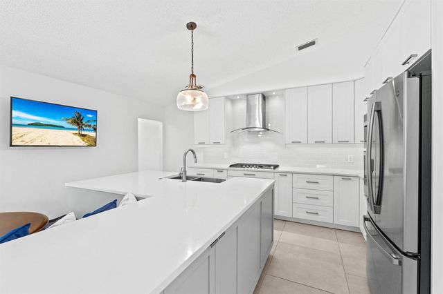 10223 Hunt Club Lane, Palm Beach Gardens, FL 33418