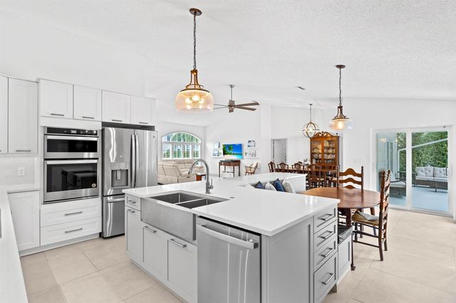 10223 Hunt Club Lane, Palm Beach Gardens, FL 33418
