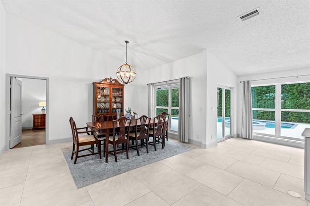 10223 Hunt Club Lane, Palm Beach Gardens, FL 33418