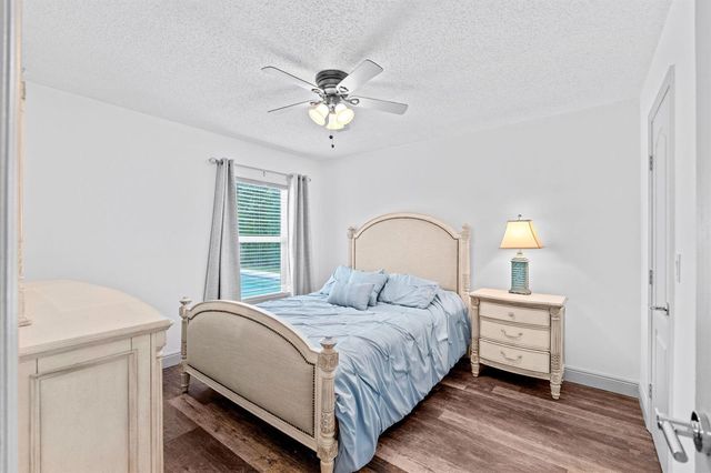 10223 Hunt Club Lane, Palm Beach Gardens, FL 33418