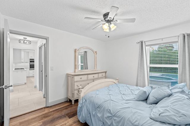 10223 Hunt Club Lane, Palm Beach Gardens, FL 33418