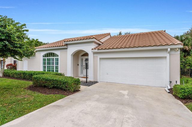 10223 Hunt Club Lane, Palm Beach Gardens, FL 33418