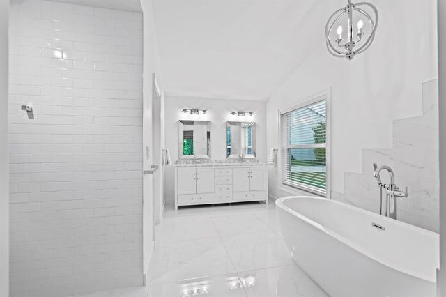 10223 Hunt Club Lane, Palm Beach Gardens, FL 33418