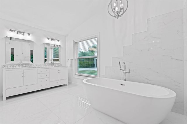 10223 Hunt Club Lane, Palm Beach Gardens, FL 33418