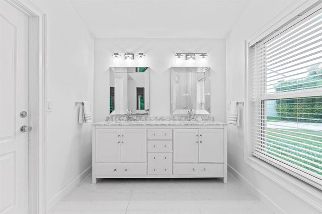 10223 Hunt Club Lane, Palm Beach Gardens, FL 33418