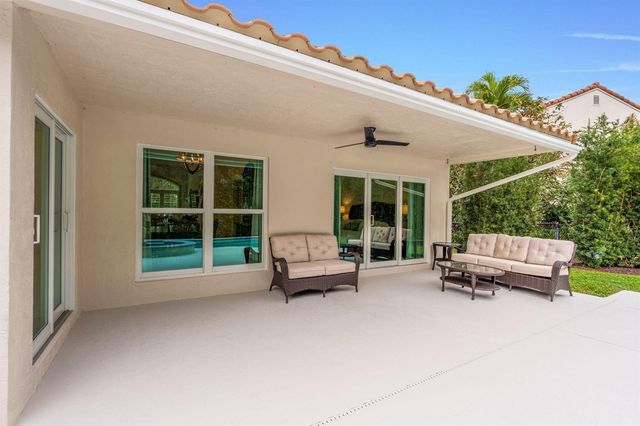 10223 Hunt Club Lane, Palm Beach Gardens, FL 33418