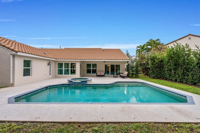 10223 Hunt Club Lane, Palm Beach Gardens, FL 33418