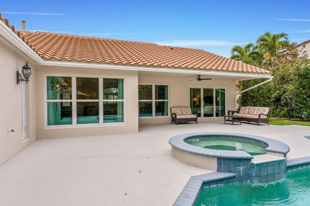 10223 Hunt Club Lane, Palm Beach Gardens, FL 33418