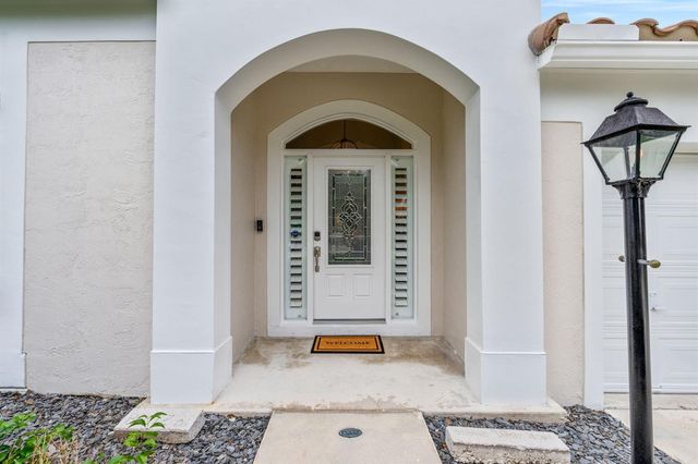 10223 Hunt Club Lane, Palm Beach Gardens, FL 33418