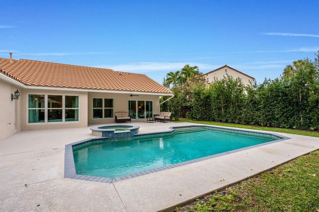 10223 Hunt Club Lane, Palm Beach Gardens, FL 33418