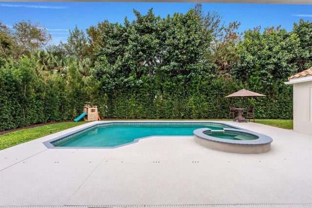 10223 Hunt Club Lane, Palm Beach Gardens, FL 33418