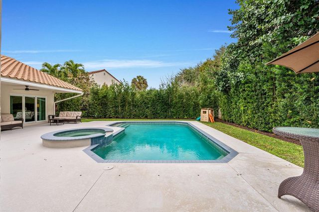10223 Hunt Club Lane, Palm Beach Gardens, FL 33418