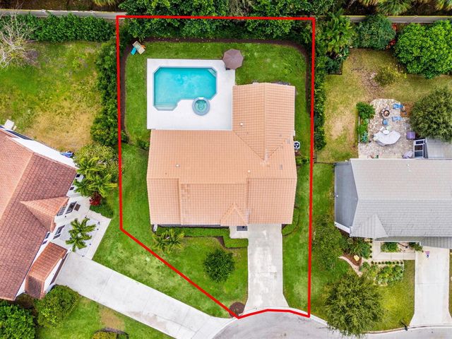 10223 Hunt Club Lane, Palm Beach Gardens, FL 33418