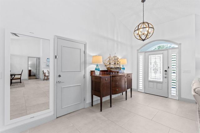 10223 Hunt Club Lane, Palm Beach Gardens, FL 33418