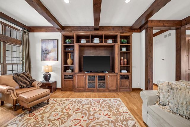 2150 Old Lantern CIRCLE, Delafield, WI 53018
