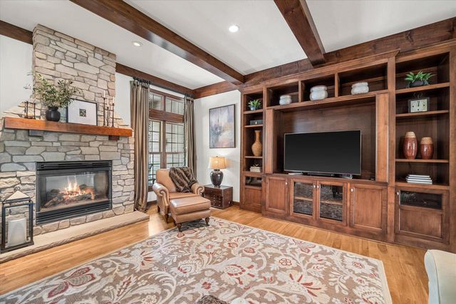 2150 Old Lantern CIRCLE, Delafield, WI 53018