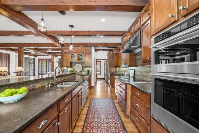 2150 Old Lantern CIRCLE, Delafield, WI 53018